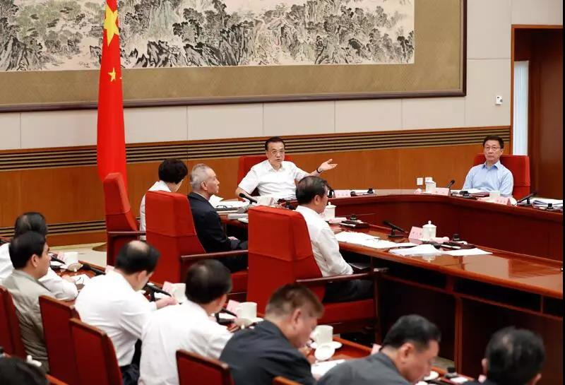 李克強(qiáng):推動(dòng)燃煤電廠和鋼鐵產(chǎn)能超低排放改造 促進(jìn)工業(yè)爐窯全面達(dá)標(biāo)排放