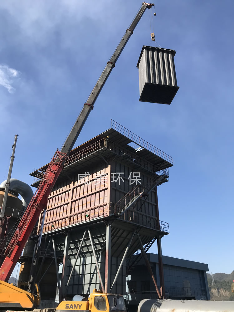 貴州25W氣量濕電除塵器陽(yáng)極管吊裝現(xiàn)場(chǎng)實(shí)況